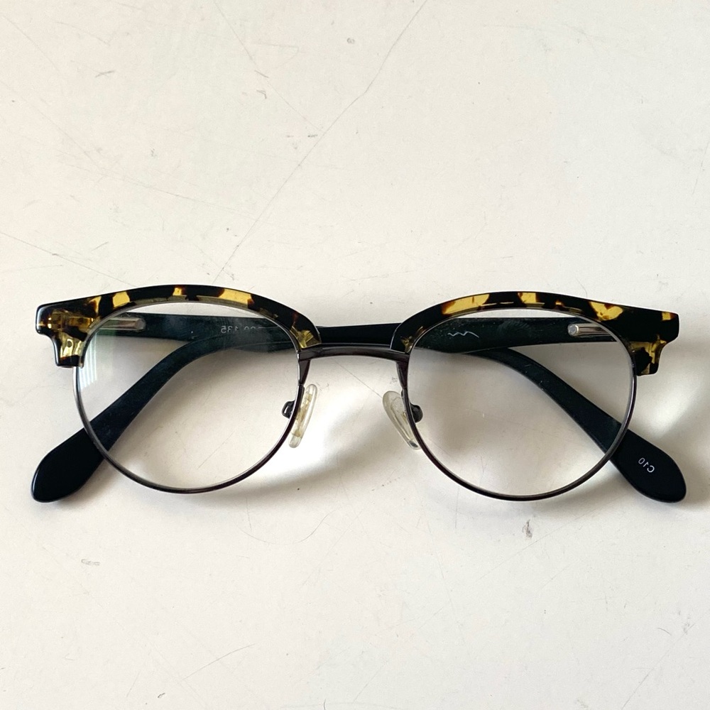 Tortoiseshell and Bronze Classic Horn-rimmed Glasses